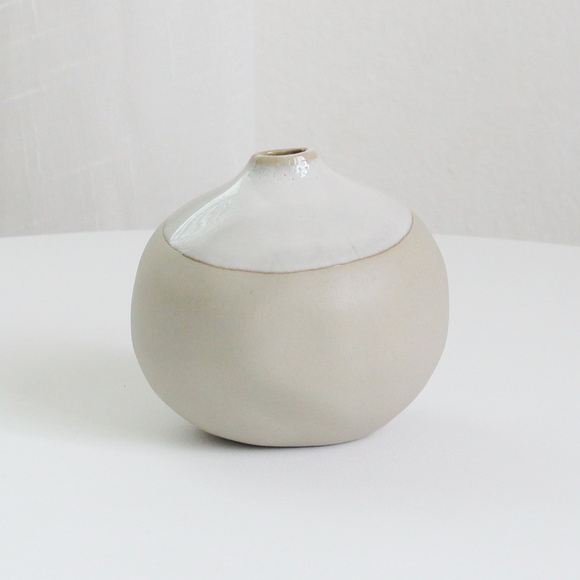 Barro Natural Clay Glazed Mini Flower Vase Round - Picture 1 of 5